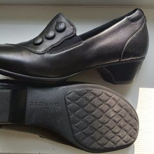 Aravon Phyllis black pumps